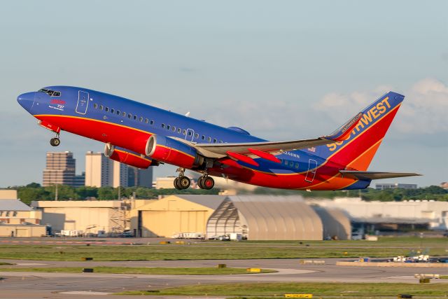 Boeing 737-700 (N248WN)