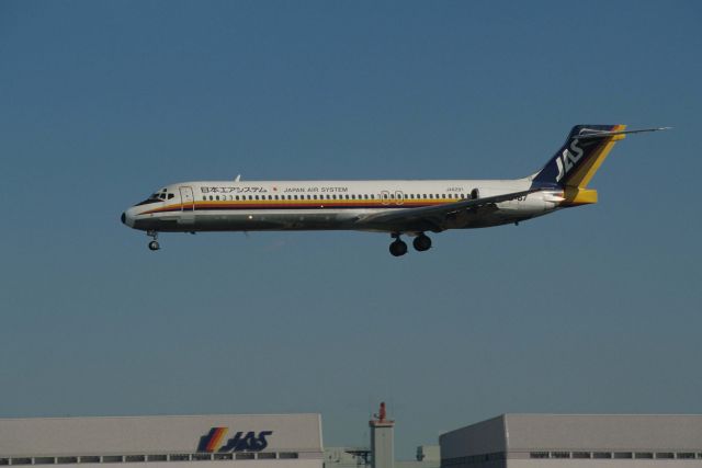 McDonnell Douglas MD-87 (JA8281) - Short Final at Tokyo-Haneda Intl Airport Rwy34L on 1995/01/15