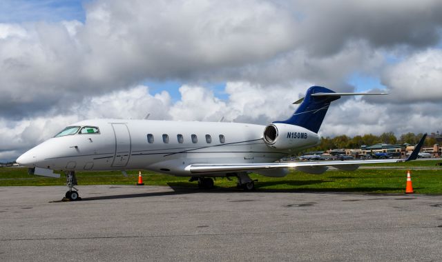 Bombardier Challenger 300 (N150MB)