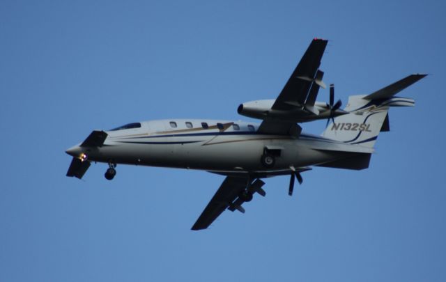 Piaggio P.180 Avanti (N132SL) - On Final 30L