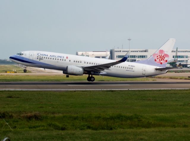 Boeing 737-800 (B-18601)