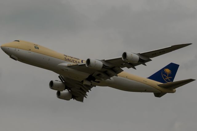 BOEING 747-8 (HZ-AI3) - grey sky day in EDDF