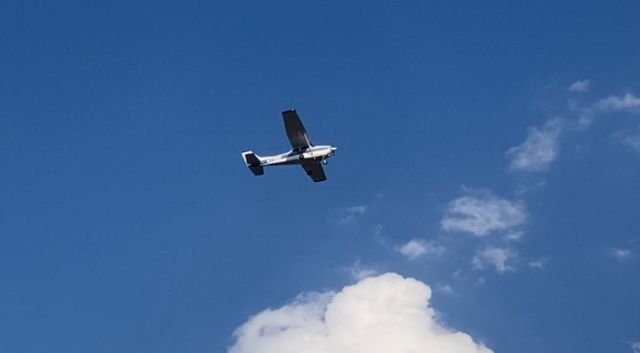 Cessna Skyhawk (N738DJ) - Cessna 172 after takeoff from Runway 19 at KGMU.