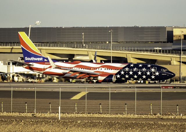 Boeing 737-800 (N500WR)