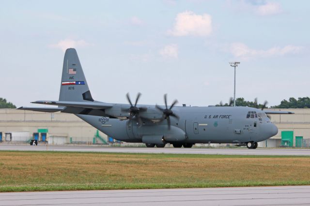 Lockheed C-130 Hercules (08-5715) - Another USAF C-130J-30 bringing support equipment for the 2016 Toledo Air Show.