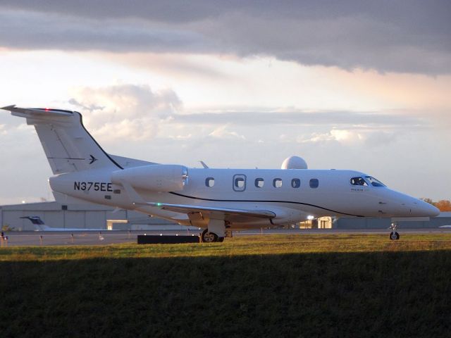 Embraer Phenom 300 (N375EE)