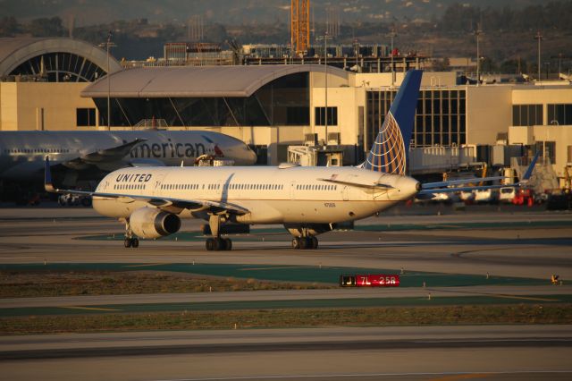 BOEING 757-300 (N75858)
