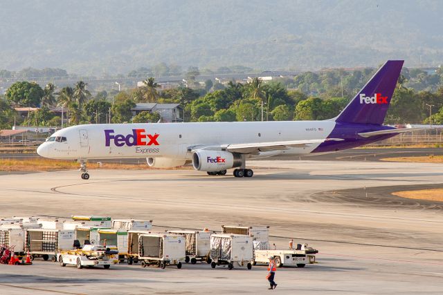 Boeing 757-200 (N941FD)