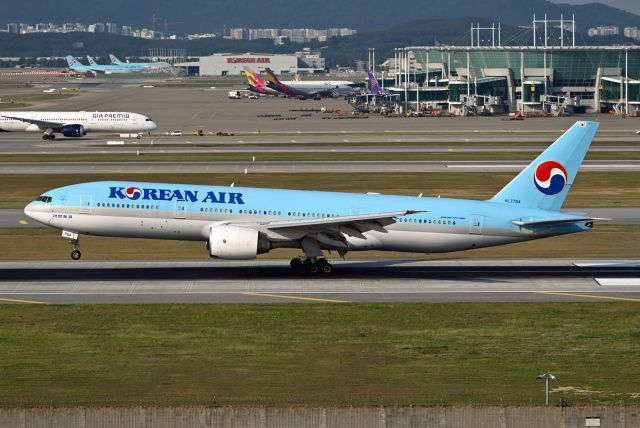 Boeing 777-200 (HL7764)