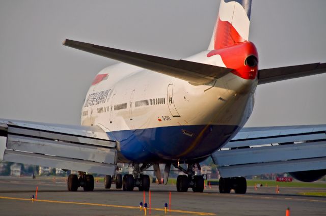 Boeing 747-400 (G-CIVY) - Massive flaps still down