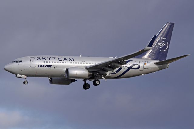 Boeing 737-700 (YR-BGF) - "SkyTeam" livery