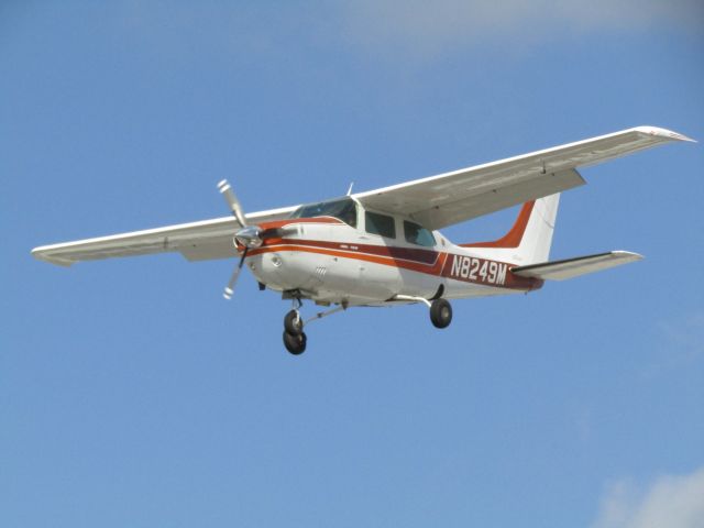 Cessna T210 Turbo Centurion (N8249M) - Landing RWY 24