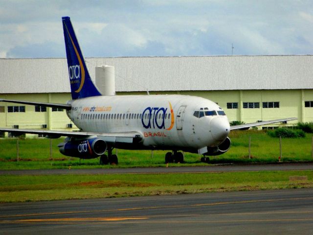 Boeing 737-200 (PR-MGA) - BOEING 727-200 OF ATA BRASIL IN CAMPO GRANDE-MS, BRAZIL.