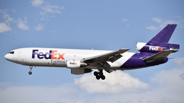 McDonnell Douglas DC-10 (N560FE) - FedEx Express McDonnell Douglas DC-10-10F "Deonna" on final for RWY 35L at Denver International Airport