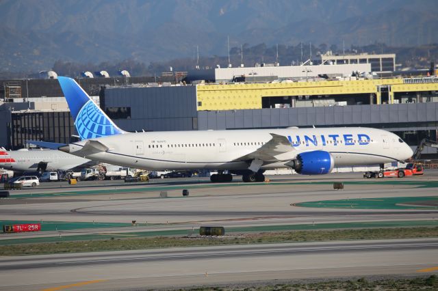 Boeing 787-9 Dreamliner (N29975)