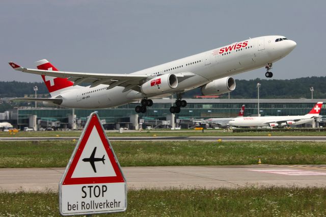 Airbus A330-300 (HB-JHA)