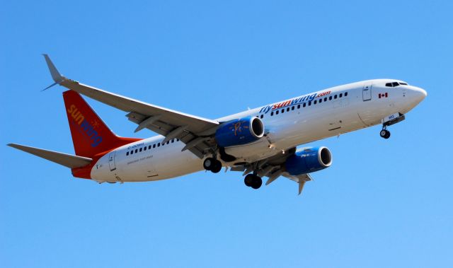 Boeing 737-700 (C-GOWG)