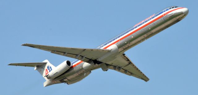 McDonnell Douglas MD-80 (N7550)