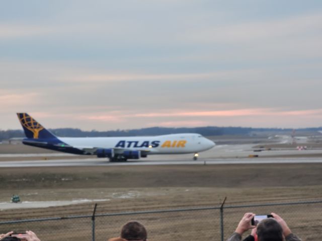 BOEING 747-8 (N863GT) - Landing on delivery flight of the last 747 ever build