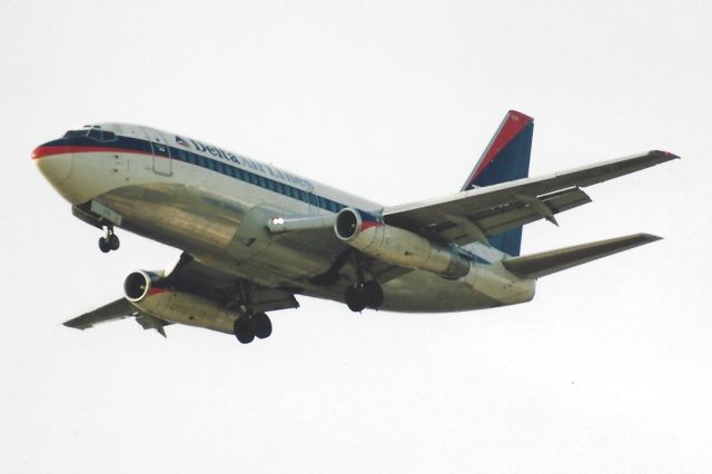 Boeing 737-200 (N378DL)