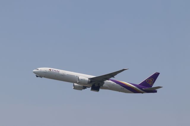 Boeing 777-200 (HS-TKQ)