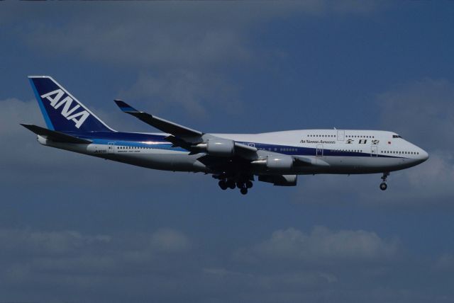 Boeing 747-400 (JA8095) - Final Approach to Narita Intl Airport Rwy16 on 1991/05/03