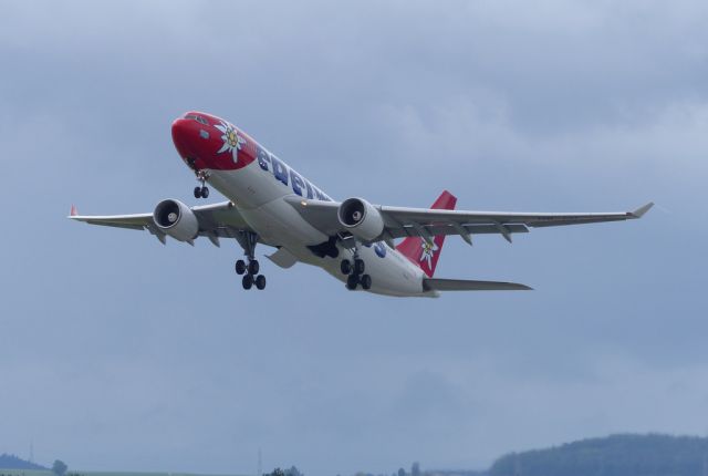 Airbus A330-300 (HB-IQI) - Date 12/06/16 c/n 291