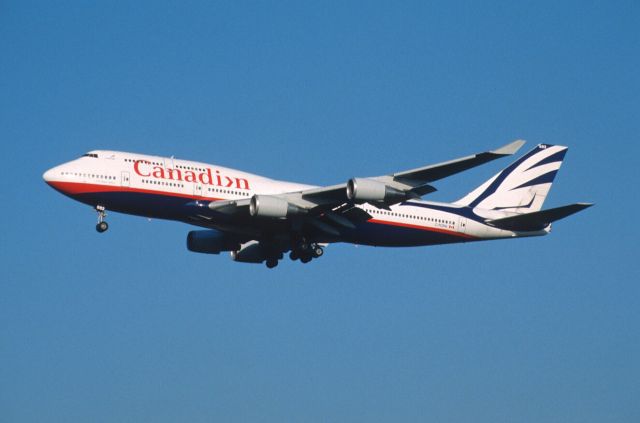 Boeing 747-400 (C-FCRA) - Final Approach to Narita Intl Airport Rwy34L on 2000/09/21