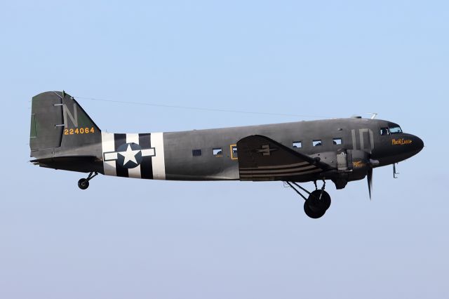 Douglas DC-3 (N74589)