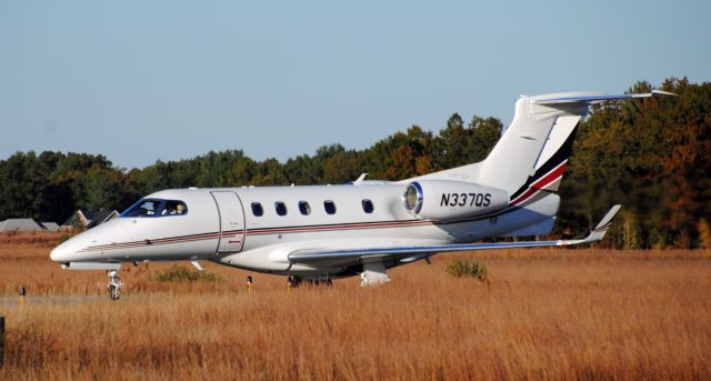 Embraer Phenom 300 (N337QS)