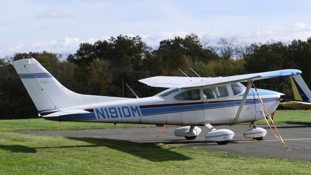 Cessna Skylane (N1910M)