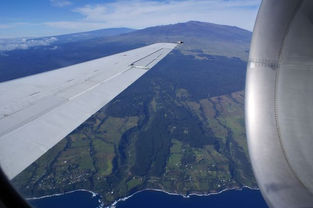 N490HA — - Hawaiian Airlines Flight 342, Honolulu Intl (HNL)to Hilo Intl (ITO), Boeing 717, N490HA, 05.April 2011, Approach to Hilo, passing Mauna Kea