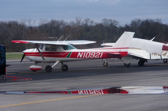 Cessna 152 (N10921)