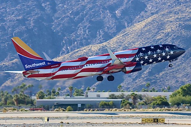 Boeing 737-700 (N500WR)