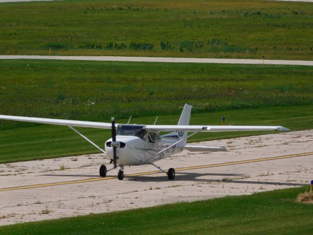 Cessna Skyhawk (N6319G)