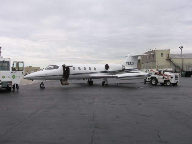 Learjet 35 (N95JN)