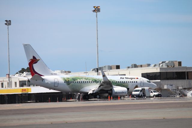 Boeing 737-700 (P2-PXD) - air niugini