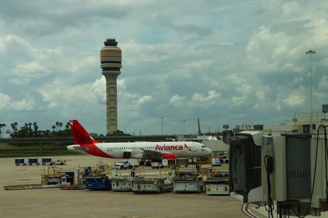 Airbus A320 (N664AV) - 4/14/22 at Airside 4