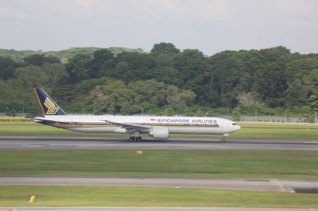 BOEING 777-300ER (9V-SWS)