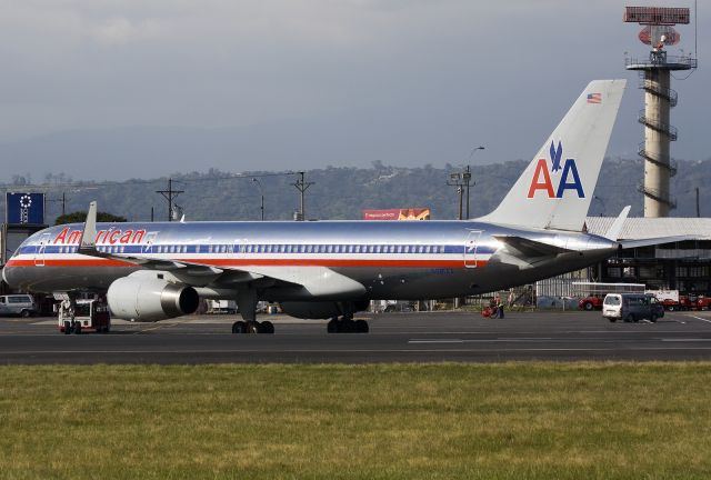 Boeing 757-200 (N681AA)