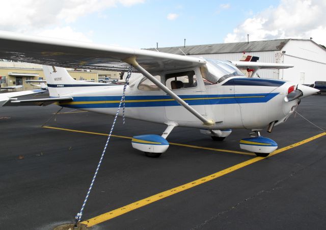 Cessna Skyhawk (N8299E)