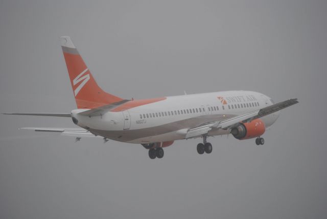 Boeing 737-700 (N802TJ) - 3/30/2016: Swift Air Boeing 737-4B7 (N802TJ) landing at KHOU. 