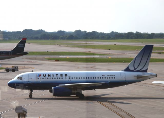 Airbus A319 (N808UA) - On ramp at MSP on 07/31/2011