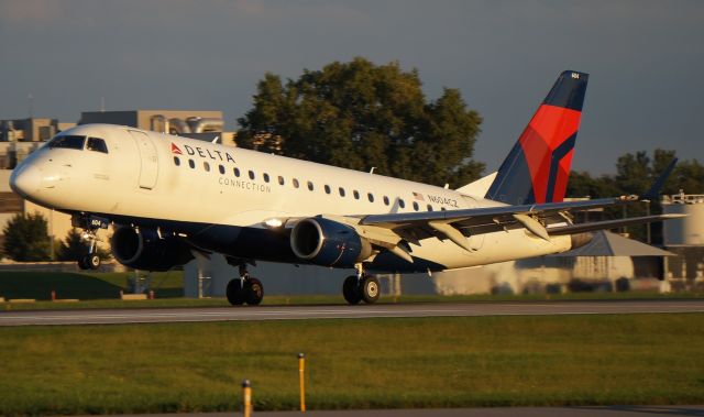 Embraer 170/175 (N604CZ)