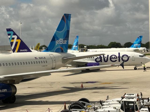 N645JB — - Jetblue 173 at the gate and N803XTpushed from the gate headed to Willimington