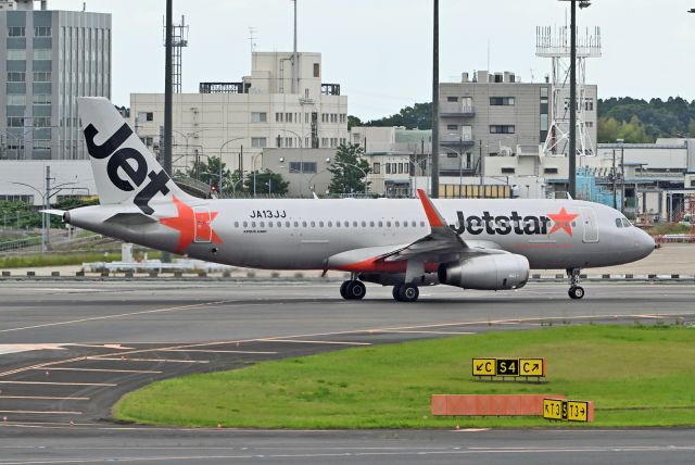 Airbus A320 (JA13JJ)