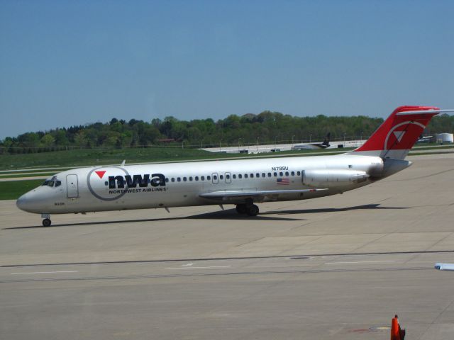 McDonnell Douglas DC-9-30 (N1799U)