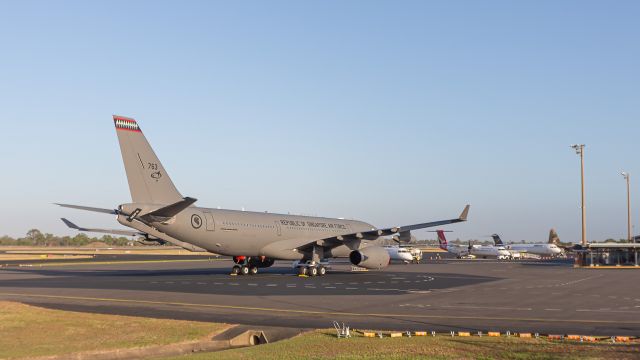 Airbus A330-300 —