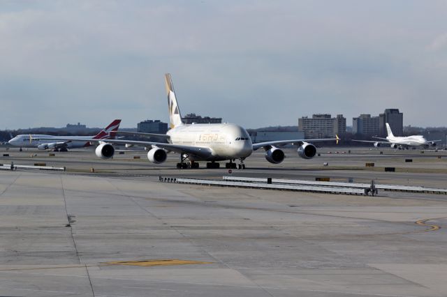 Airbus A380-800 (A6-APJ) - ETD101 just after landing with VH-OEE and the Qatar Amiri flight B747-8 A7-HBJ in the background