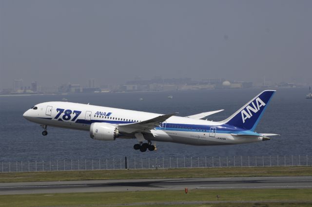 Boeing 787-8 (JA809A) - Takeoff at Haneda Intl Airport Rwy34R on 2013/05/16